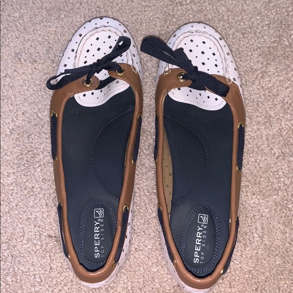 SPERRY White Perforated & Navy Bow 6M $119 EUC